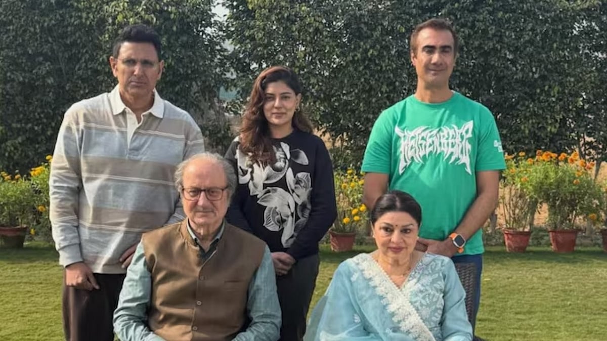 The Khoslas return: Anupam Kher reunites with original cast for Khosla Ka Ghosla 2 - X
