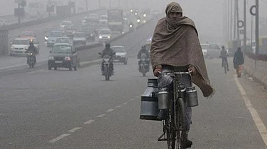 Delhi Gets Marginal Relief From Cold Wave, But Temperatures Stay Below Normal; Air Quality Remains Very Poor