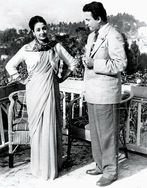 Pathey Holo Deri Still