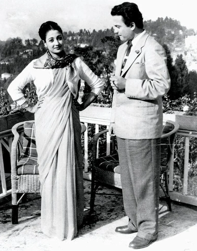 Pathey Holo Deri Still