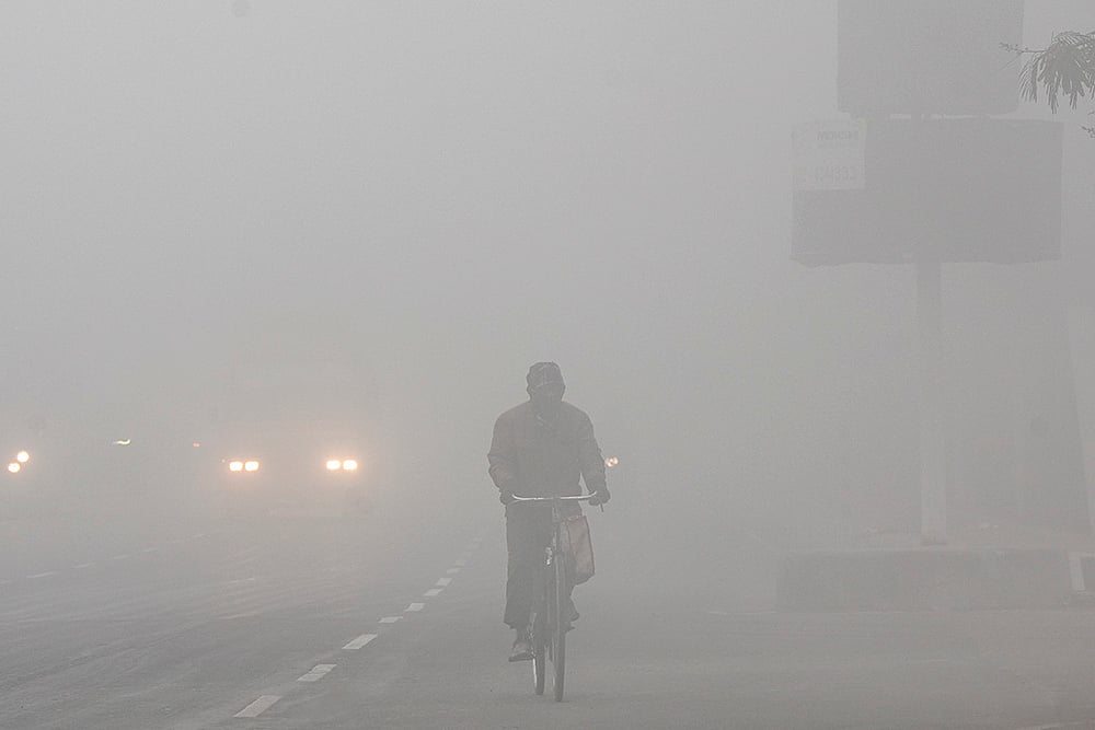 Weather: Foggy morning in Lucknow