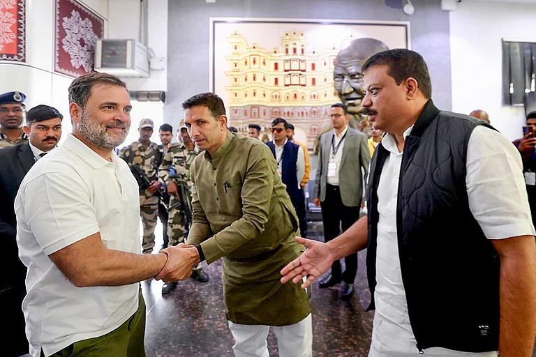 LoP in the Lok Sabha and Congress leader Rahul Gandhi, left, meets LoP in the Madhya Pradesh assembly Umang Singhar, right, and state party President Jitu Patwari, upon his arrival at Devi Ahilyabai Holkar International airport, in Indore. - | Photo: PTI