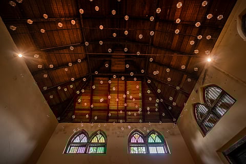 Air of Palestine Baubles.