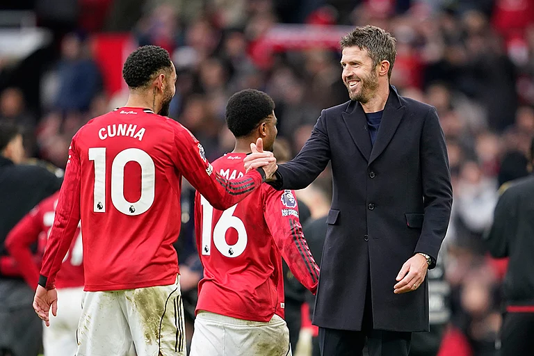 Manchester United's head coach Michael Carrick, right, greets Manchester United's Matheus Cunha after the English Premier League soccer match between Manchester United and Manchester City in Manchester, England. - | Photo: AP/Dave Thompson