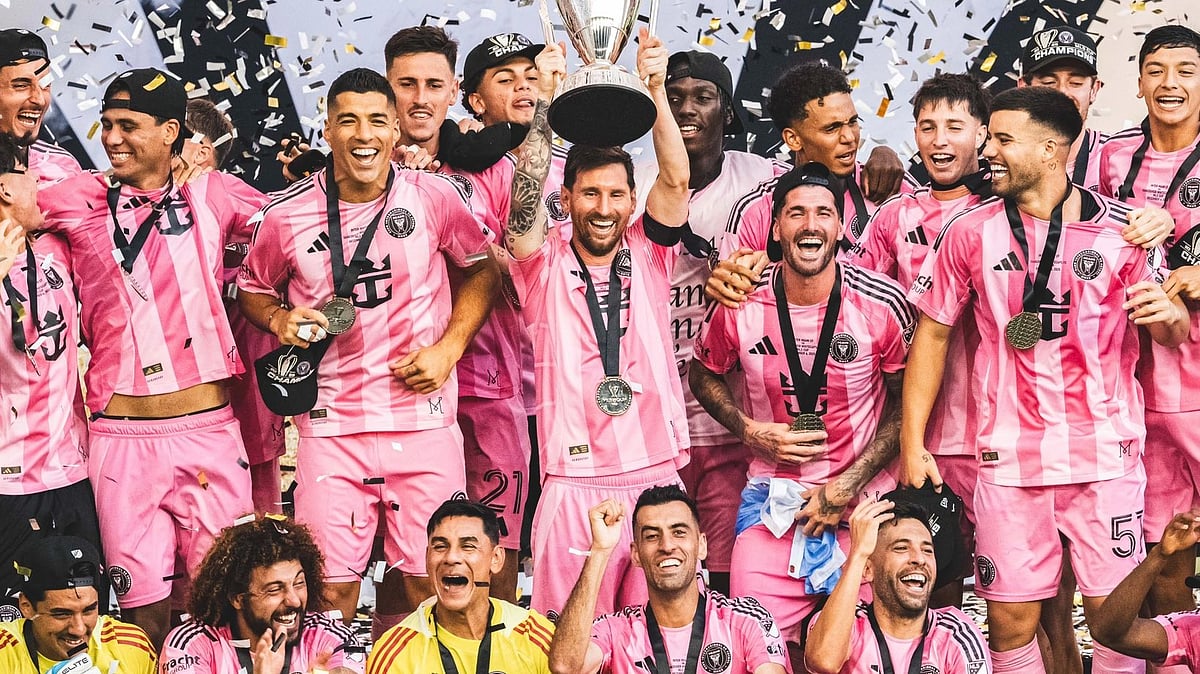 Inter Miami with the 2025 MLS Cup trophy. - | Photo: X/InterMiamiCF