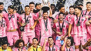 | Photo: X/InterMiamiCF : Inter Miami with the 2025 MLS Cup trophy.