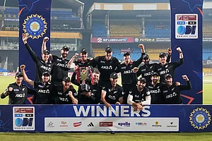 Photo: AP/Rafiq Maqbool : New Zealand's players pose with the trophy after winning the One Day International cricket series against India in Indore, India.