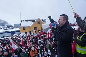 | Photo: AP/Evgeniy Maloletka : Greenlandic Prime Minister Jens-Frederik Nielsen speaks during a protest against Trump's policy towards Greenland in front of the US consulate in Nuuk, Greenland.