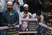 IMAGO / Hindustan Times : Muslim community of Mumbra hold placards condemning the recent mob lynching of Muslim youth Tabrez Ansari in Jharkhand state, on June 28, 2019 in Mumbai, India. Tabrez Ansari, 24, was beaten to death by a Hindu mob in Kharsawan district in the eastern Indian state of Jharkhand on suspicion of theft, causing a public uproar