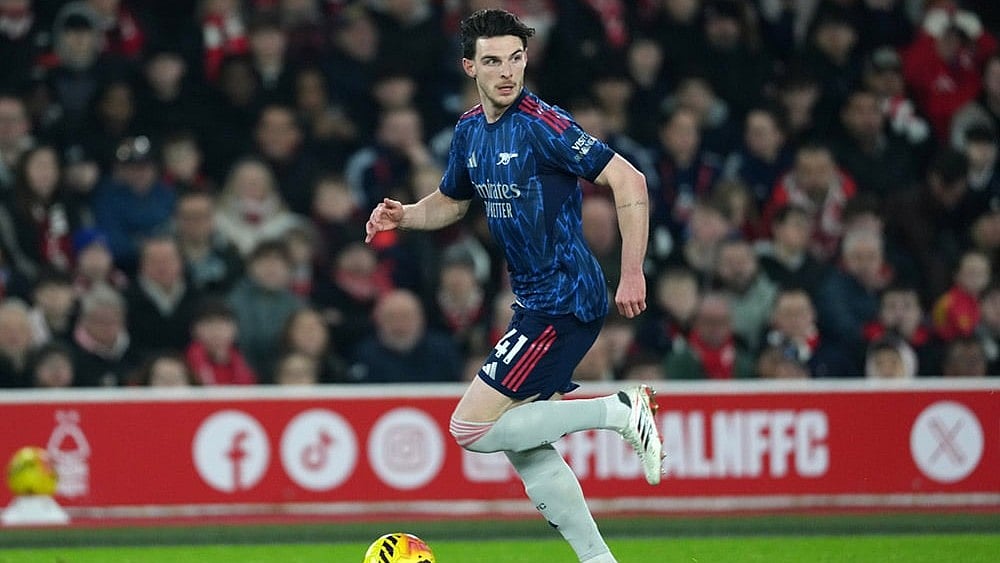 Arsenal's Declan Rice runs with the ball during the English Premier League soccer match between Nottingham Forest and Arsenal in Nottingham, England. - | Photo: AP/Dave Shopland