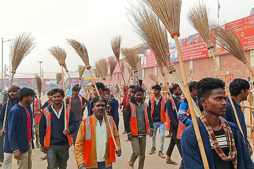 Municipal workers protest in Prayagraj