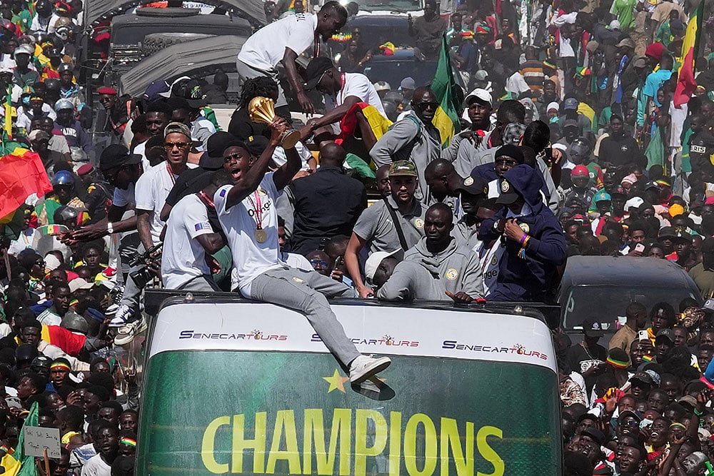 Africa Cup of Nations Soccer Champions Senegal Welcomed By Hundreds Of Fans In Dakar-12