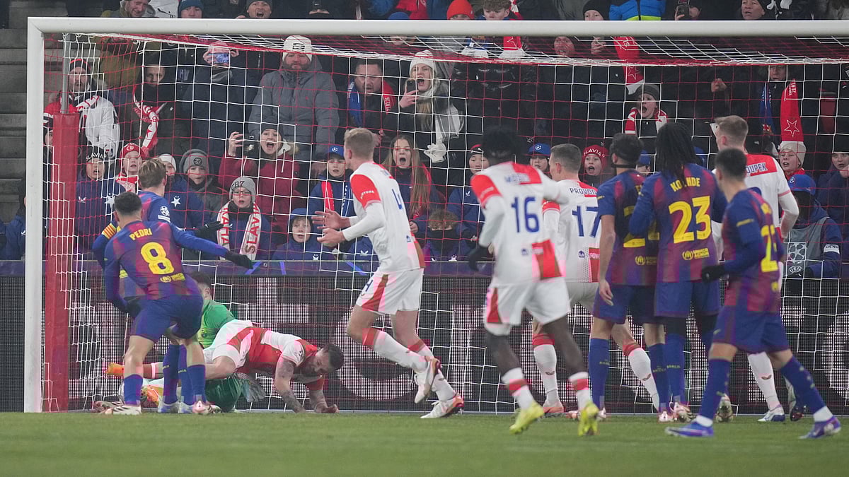 Slavia's Vasil Kusej, third left, scores his side's opening goal during the Champions League opening phase soccer match between Slavia Prague and Barcelona in Prague, Czech Republic, Wednesday, Jan. 21, 2026.  - | Photo: AP/Petr David Josek