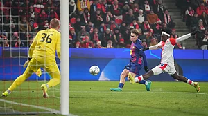 | Photo: AP/Petr David Josek : Barcelona's Fermin Lopez, center, scores his side's opening goal past Slavia's David Moses, right, and Slavia's goalkeeper Jindrich Stanek during the Champions League opening phase soccer match between Slavia Prague and Barcelona in Prague, Czech Republic, Wednesday, Jan. 21, 2026.