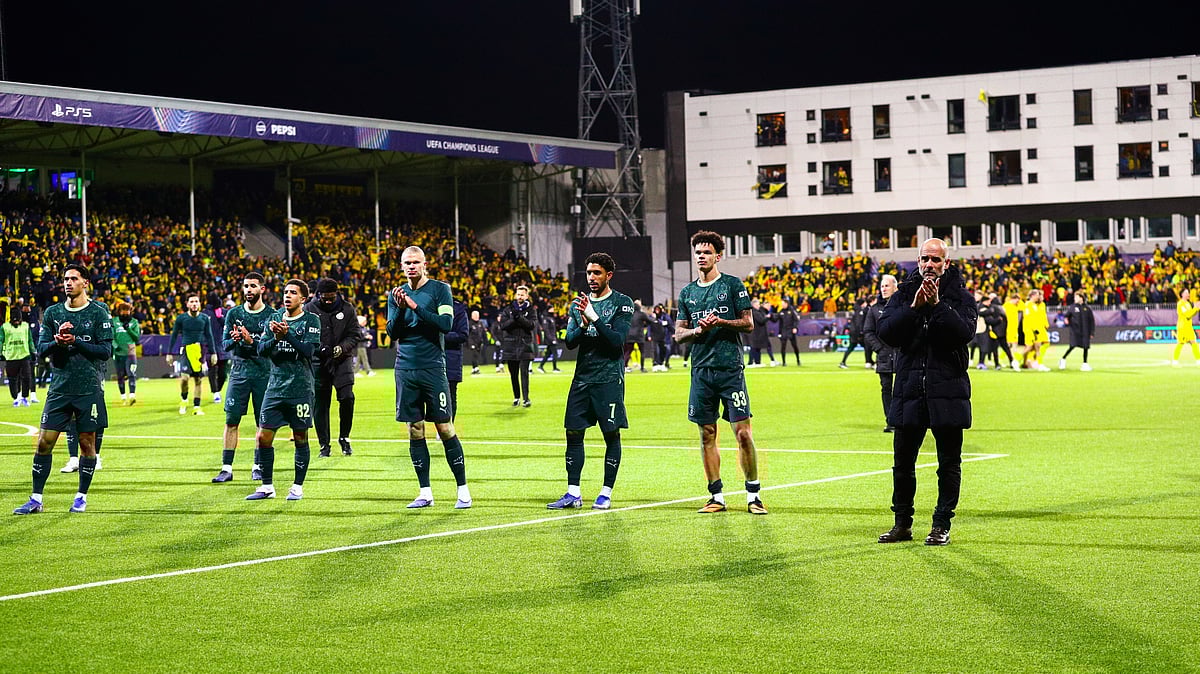 Manchester City's Erling Haaland, center, and head coach Pep Guardiola, right, applaud the crowd after the Champions League soccer match between Bodo/Glimt and Manchester City in Bodo, Norway, Tuesday, Jan. 20, 2026. - | Photo: NTB/Mats Torbergsen via AP
