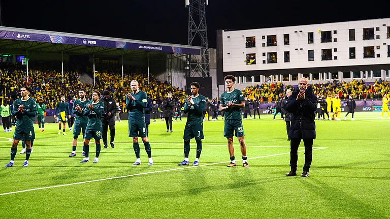 Manchester City's Erling Haaland, center, and head coach Pep Guardiola, right, applaud the crowd after the Champions League soccer match between Bodo/Glimt and Manchester City in Bodo, Norway, Tuesday, Jan. 20, 2026. - | Photo: NTB/Mats Torbergsen via AP