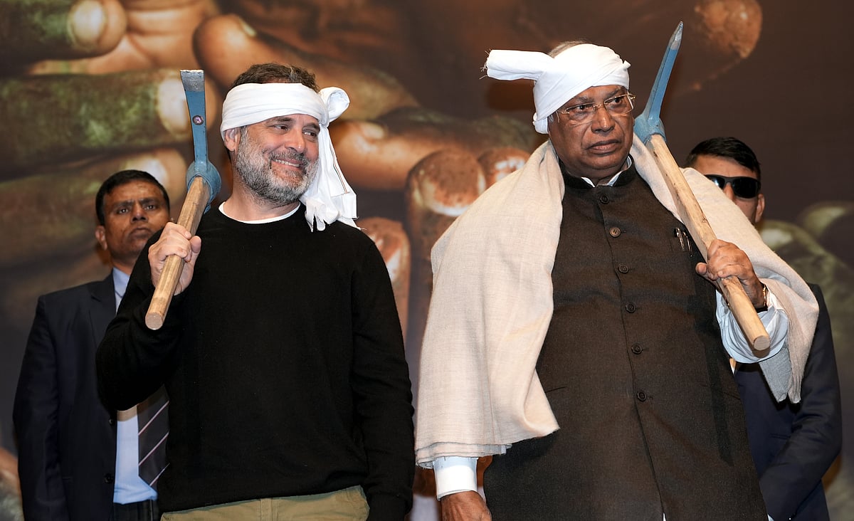 Rahul Gandhi and Mallikarjun Kharge at the national workers' convention - Tribhuvan Tiwari