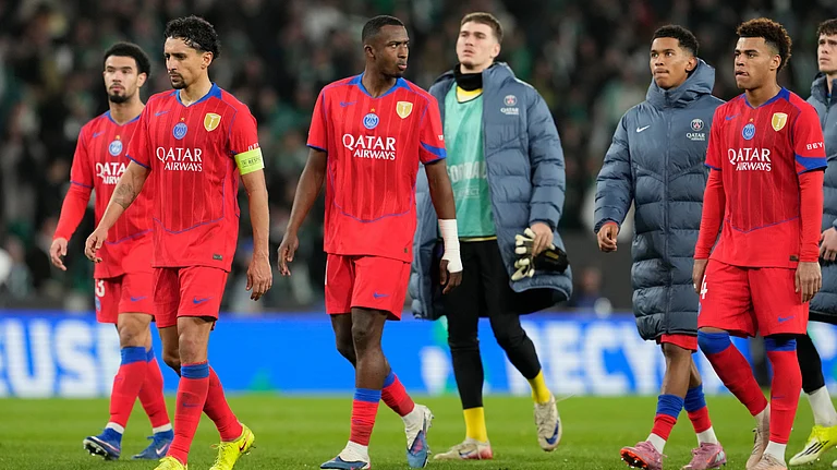 PSG's players react after the Champions League opening phase soccer match between Sporting CP and Paris Saint-Germain, in Lisbon, Tuesday, Jan. 20, 2026. - | Photo: AP/Armando Franca
