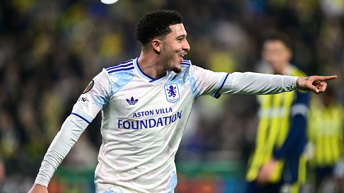 Jadon Sancho celebrates his goal against Fenerbahce - null