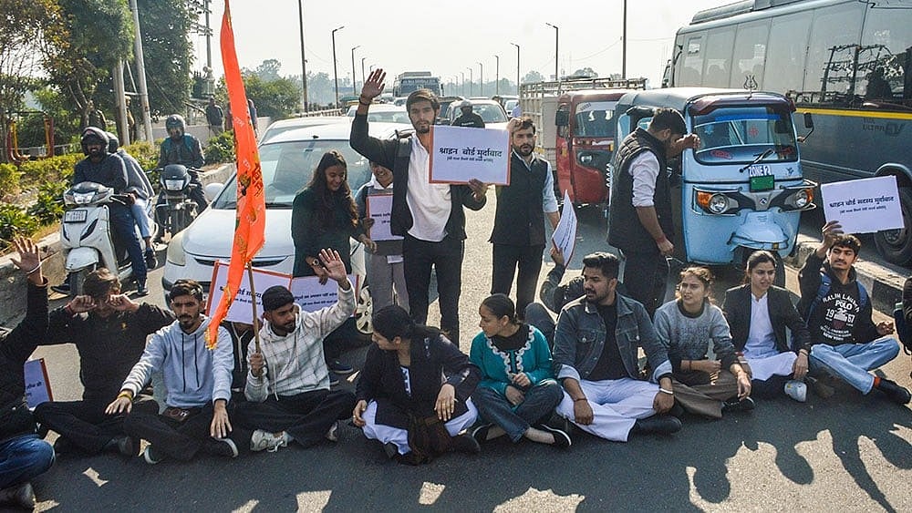 After Weeks of Uncertainty, J&K government Offers Relief to 50 Medical Students - Photo: PTI | Representational