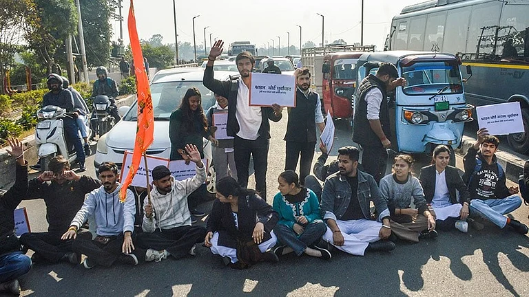After Weeks of Uncertainty, J&K government Offers Relief to 50 Medical Students - Photo: PTI | Representational
