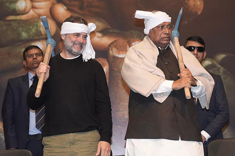 Leader of Opposition in the Lok Sabha Rahul Gandhi, left, and Congress President and Leader of Opposition in the Rajya Sabha Mallikarjun Kharge during the national MGNREGA workers� convention hosted by Rachnatmak Congress, in New Delhi. - | Photo: Tribhuvan Tiwari/Outlook