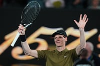 Jannik Sinner Vs James Duckworth, Australian Open: Reigning Champ Overpowers Home Wildcard | Photo: AP/Aaron Favila : Jannik Sinner of Italy waves after winning his second round match against James Duckworth of Australia at the Australian Open tennis championship in Melbourne, Australia.