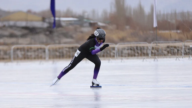 Udreka Singh in action en route winning the women’s 500m long track gold medal at Khelo India Winter Games 2026. - SAI Media