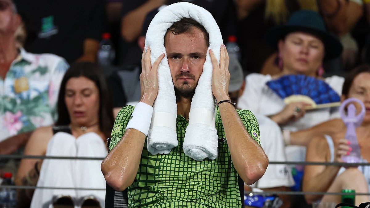 Daniil Medvedev of Russia uses an iced towel during the men's final match against Brandon Nakashima of the United States at the Brisbane International tennis tournament in Brisbane, Australia, Sunday, Jan. 11, 2026.  - | Photo: AP/Tertius Pickard