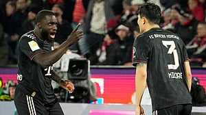 | Photo: AP/Martin Meissner : Bayern's Kim Min-jae, right, celebrates with Bayern's Dayot Upamecano after scoring his side's second goal during the German Bundesliga soccer match between 1.FC Koeln and FC Bayern Munich in Cologne, Germany, Wednesday, Jan. 14, 2026.