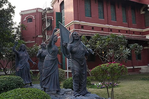 The image shows sculptures of anonymous female fighters in their struggle for independence, located within the grounds of the Alipore Museum.