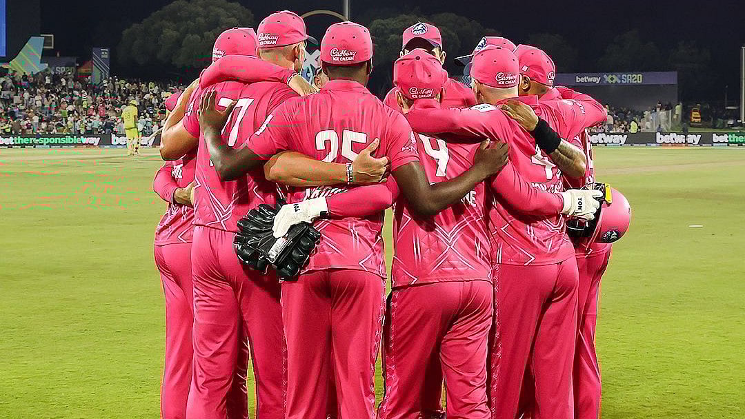 Paarl Royals players in huddle during SA20 2026 match  - paarlroyals/X