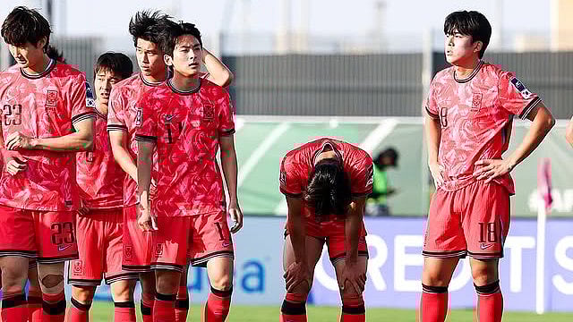 South Korea U23 players react after their AFC U23 Asian Cup defeat against Japan U23 on January 20, 2026. - | Photo: Instagram/thekfa