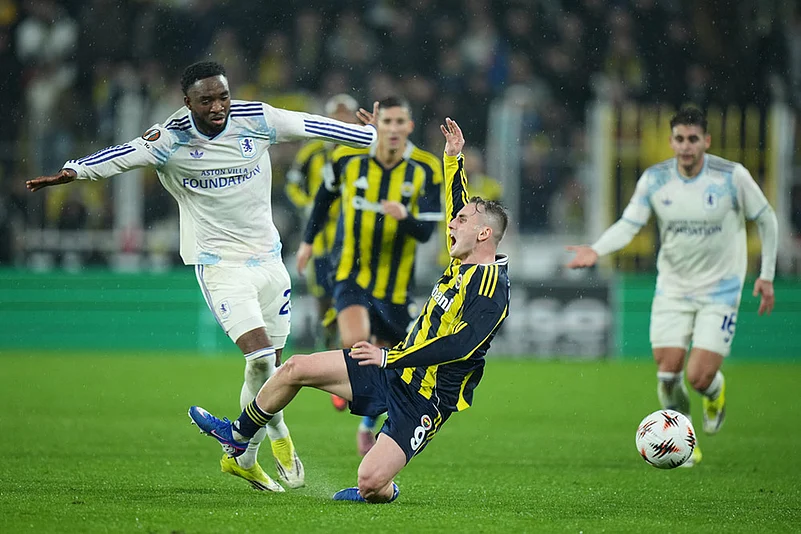 Europa League Soccer: Fenerbahce vs Aston Villa