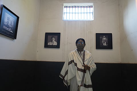 The statue of Chittaranjan Das A prominent freedom fighter and the first Mayor of Calcutta Municipal Corporation, also had a dedicated cell.