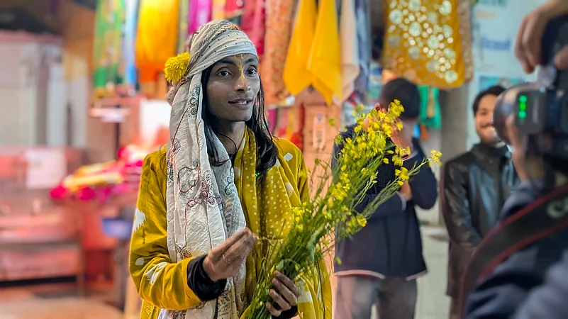. Moved to console his master, Khusro donned yellow garments, gathered the golden blooms, and sang joyful verses like Sakal ban phool rahi sarson (the mustard fields are in full bloom).