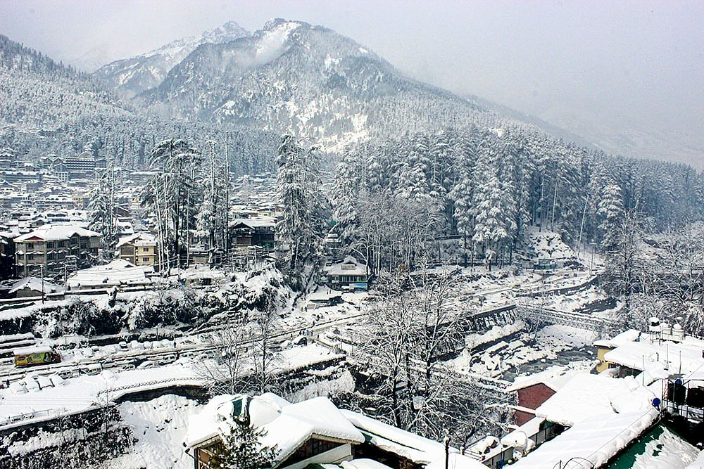Weather: Snowfall in Manali