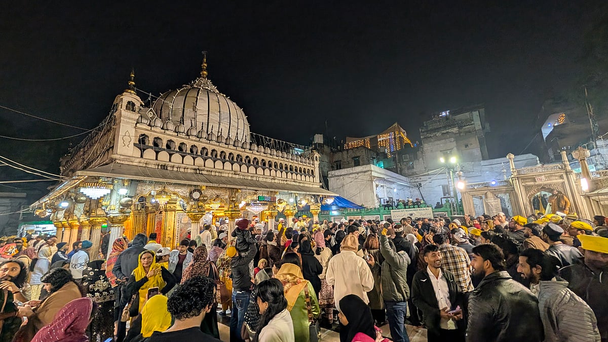 Hazrat Nizamuddin Auliya Dargah in Delhi at Basant Panchami