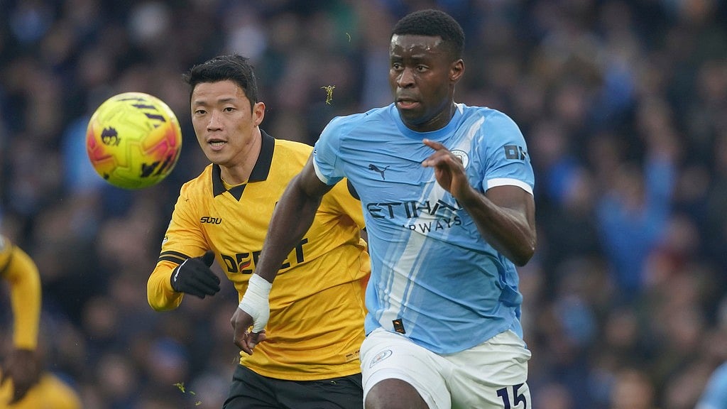 Manchester City's Marc Guehi, right, vies for the ball with Wolverhampton Wanderers' Hwang Hee-chan, during their English Premier League match. - Photo: AP
