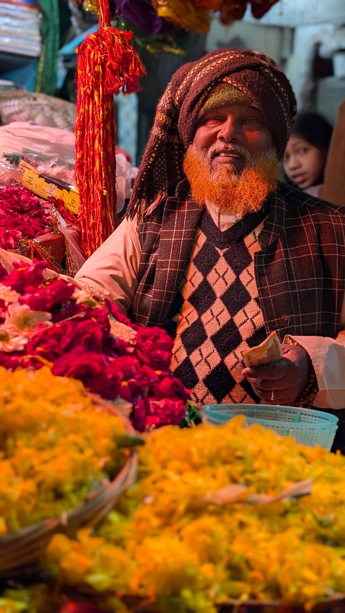  The tradition began in the 13th-14th century when Sufi saint Nizamuddin Auliya was overwhelmed by grief after losing his beloved nephew.
