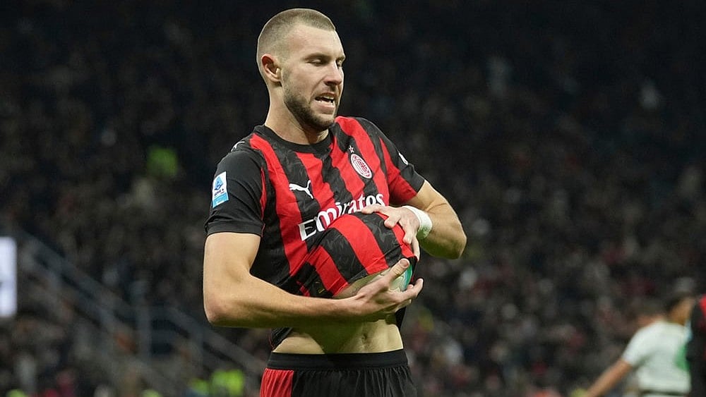 AC Milan's Strahinja Pavlovic celebrates after scoring the opening goal during the Serie A soccer match between AC Milan and Roma in Milan, Italy. - | Photo: AP/Antonio Calanni