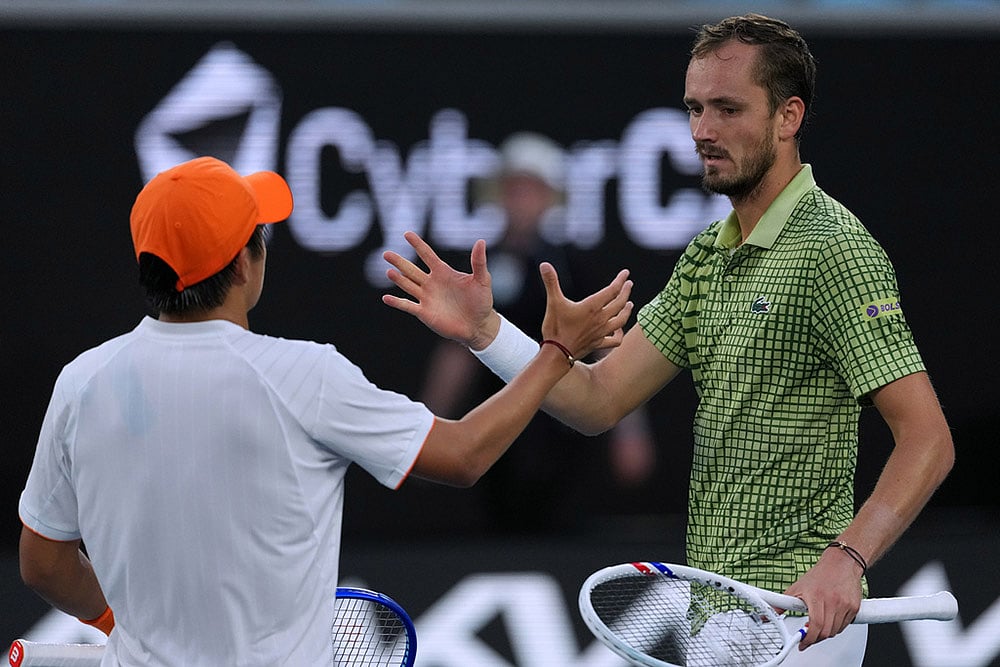 Australian Open 2026: Daniil Medvedev vs Learner Tien