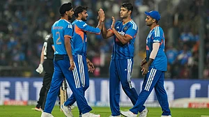 | Photo: AP/Mahesh Kumar A. : India's Axar Patel, second left, celebrates with teammates after the dismissal of New Zealand's Glenn Phillips during the first T20 cricket match between India and New Zealand in Nagpur, India, Wednesday, Jan. 21, 2026.