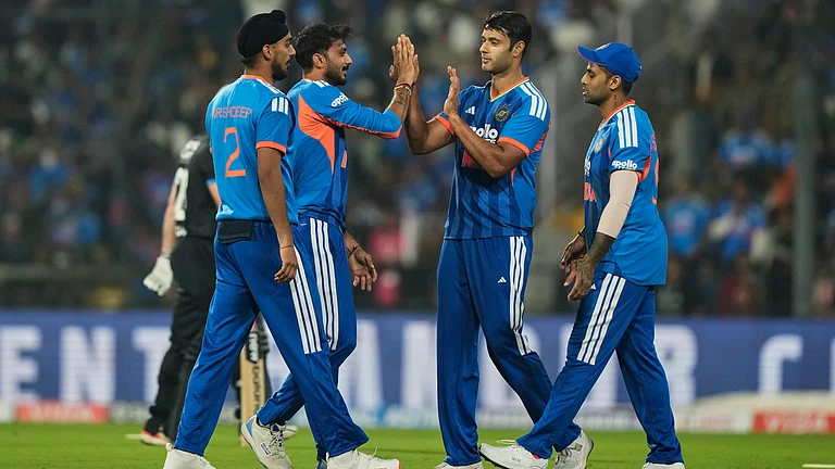 India's Axar Patel, second left, celebrates with teammates after the dismissal of New Zealand's Glenn Phillips during the first T20 cricket match between India and New Zealand in Nagpur, India, Wednesday, Jan. 21, 2026. - | Photo: AP/Mahesh Kumar A.