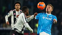 | Photo: Alessandro Garofalo/LaPresse via AP : Napoli's Noa Lang, right, challenges for the ball during the Serie A soccer match between Napoli and Juventus, in Naples, Italy.