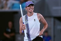 Iga Swiatek Vs Anna Kalinskaya, Australian Open: Polish Star Battles Through Three Sets | Photo: AP/Aaron Favila : Iga Swiatek of Poland reacts after defeating Anna Kalinskaya of Russia in their third round match at the Australian Open tennis championship in Melbourne, Australia.