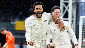 (Jordan Pettitt/PA via AP) : Chelsea's Enzo Fernandez, right, celebrates scoring during the English Premier League soccer match between Crystal Palace and Chelsea in London, Sunday Jan. 25, 2026.