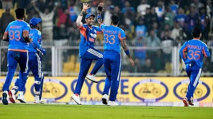 Photo: AP/Anupam Nath : India's captain Suryakumar Yadav, third left, and Hardik Pandya, second right, celebrates the dismissal of New Zealand's Rachin Ravindra during the third T20 cricket match between India and New Zealand in Guwahati, India.