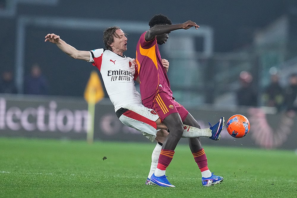 Roma vs AC Milan 2025-26 serie a soccer-Robinio Vaz