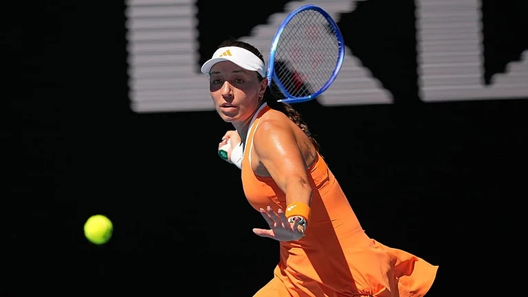 Jessica Pegula of the U.S. plays a forehand return to Oksana Selekhmeteva of Russia during their third round match at the Australian Open tennis championship in Melbourne, Australia. - | Photo: AP/Aaron Favila